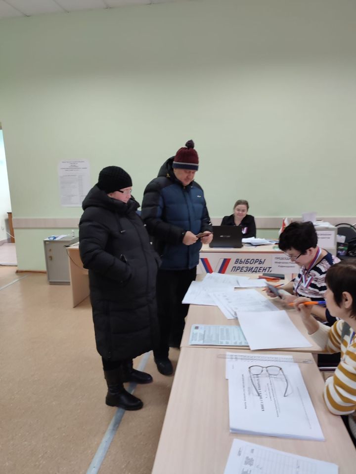 На утро 16 марта в Державино проголосовали около половины всех избирателей