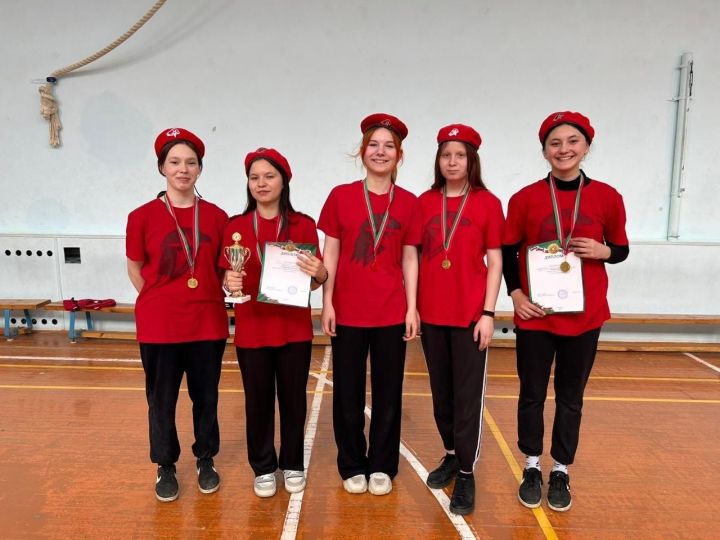 Команда Лаишевской школы № 2 стала первой в игре «А ну-ка, девушки!»