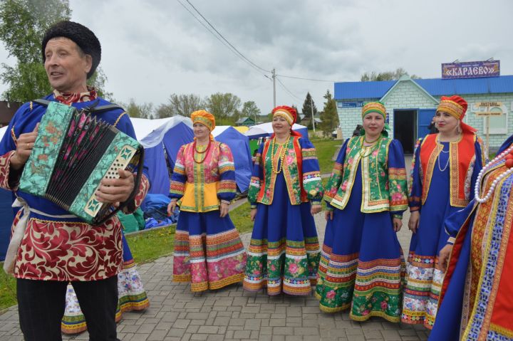 Русский фольклорный фестиваль Каравон зазывает друзей