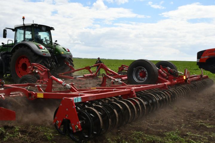 В Лаишевском районе ведутся полевые беседы с HORSCH