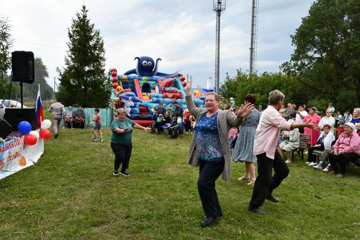 Как веселились в поселке совхоза 25 Октября в день села