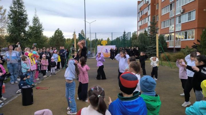 В ЖК «Южный парк» провели праздник для детей с танцами и мастер-классом