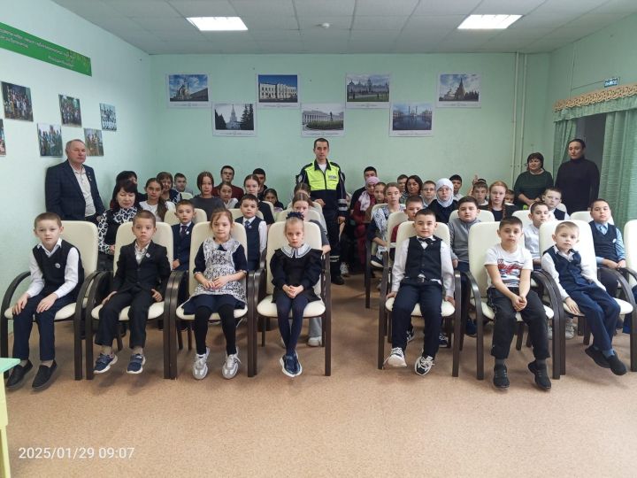 В Именьковскую школу пришел инспектор