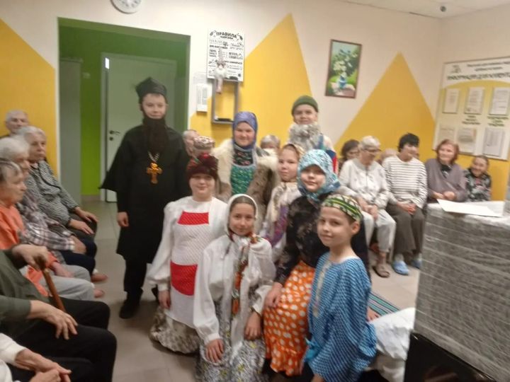 Юные артисты подарили радость ветеранам