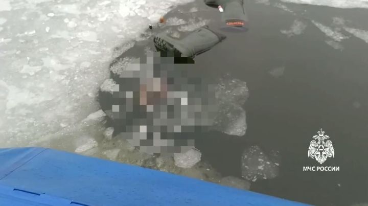 В Татарстане рыбак провалился под лёд и не смог выбраться