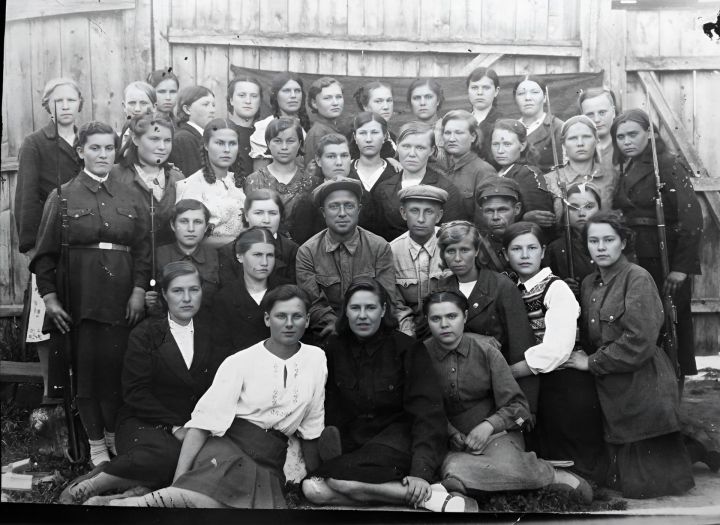 Кто на этой фотографии? Читатели называют имена и фамилии