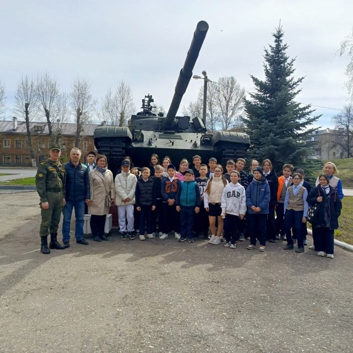 Лицеисты Лаишевского района побывали в Казанском танковом училище