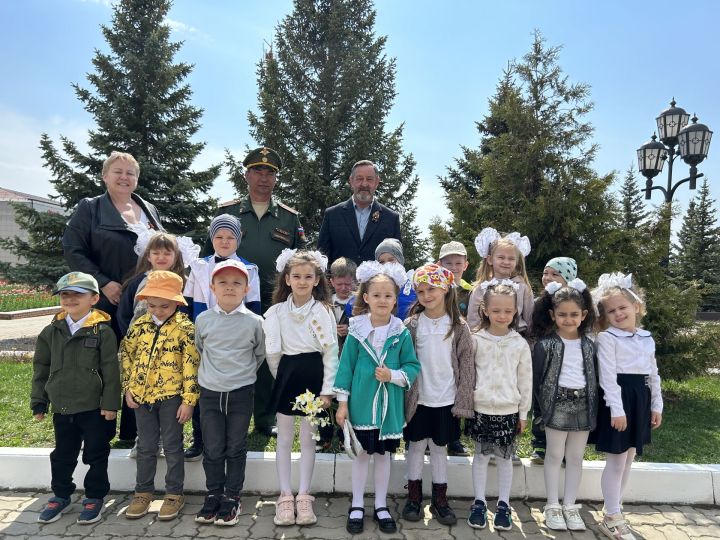 В Лаишеве прошел смотр строя и песни дошкольников