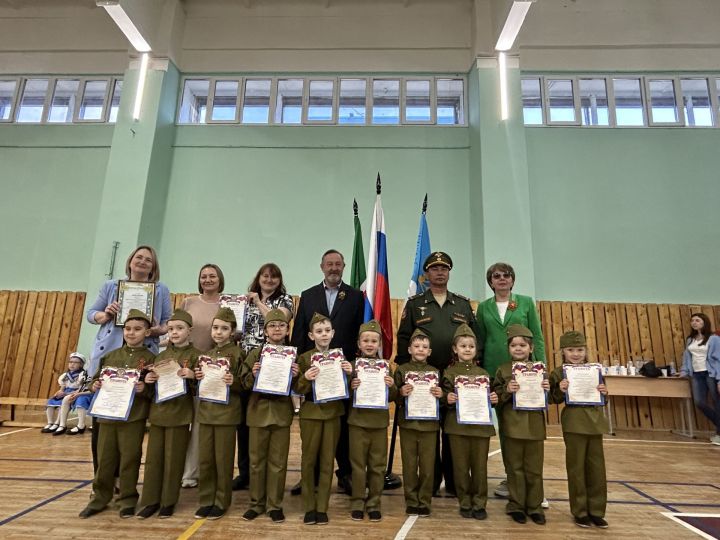 В Лаишеве прошел смотр строя и песни дошкольников