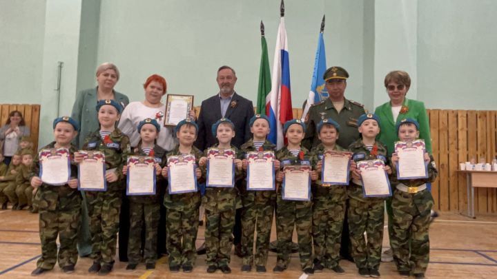 В Лаишеве прошел смотр строя и песни дошкольников