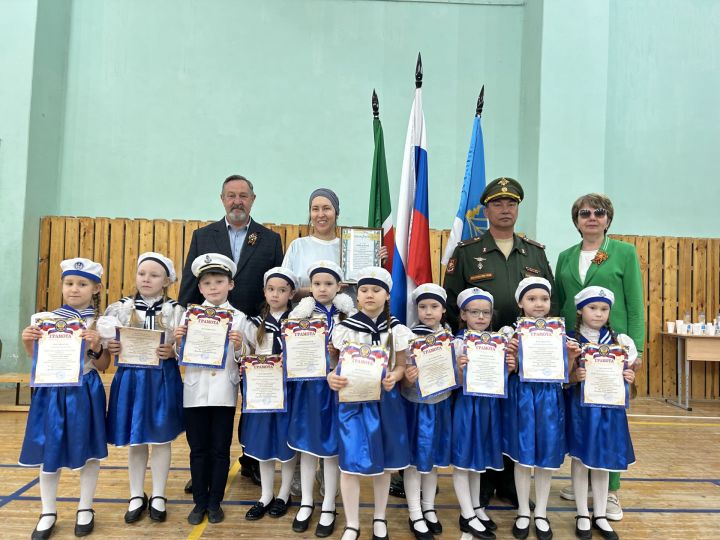 В Лаишеве прошел смотр строя и песни дошкольников