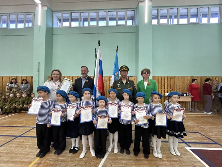 В Лаишеве прошел смотр строя и песни дошкольников