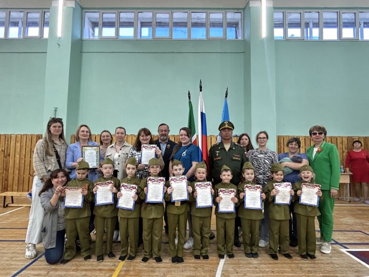 В Лаишеве прошел смотр строя и песни дошкольников