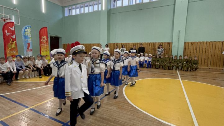 В Лаишеве прошел смотр строя и песни дошкольников