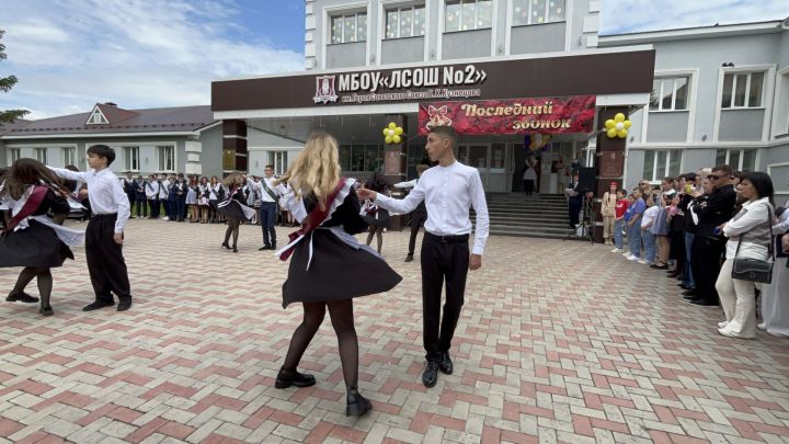Последний звонок прозвенел в Лаишевской школе №2