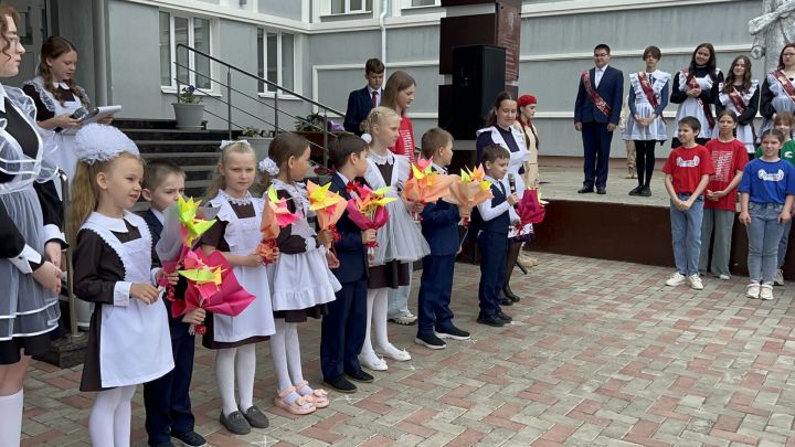Последний звонок прозвенел в Лаишевской школе №2
