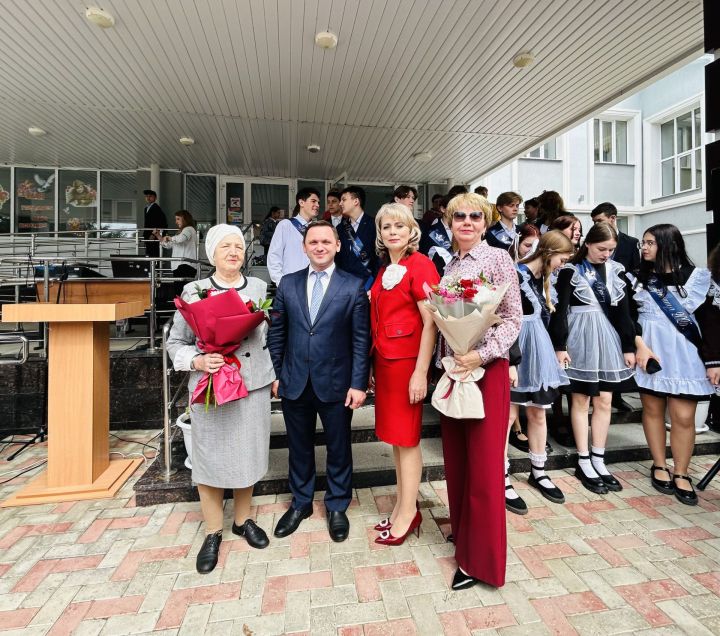 Последний звонок прозвенел в Лаишевской школе №2