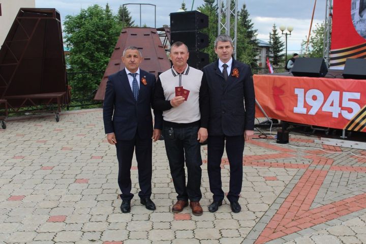 Внук участника Великой Отечественной войны из Лаишевского района получил награду деда