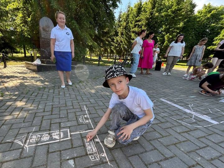 В Лаишеве в День защиты детей вспоминали ПДД и участвовали в квест-игре