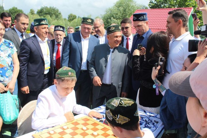 Подворье Лаишевского района на Сабантуе посетил Раис РТ Рустам Минниханов