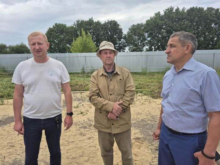 Лаеш районы башлыгы Илдус Зарипов берничә фермер хуҗалыгында булды