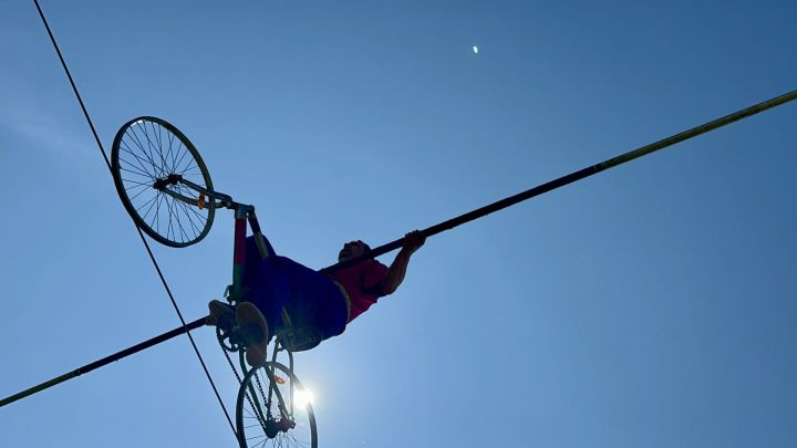 Невероятное шоу на Сабантуе: канатоходцы покорили Лаишево!