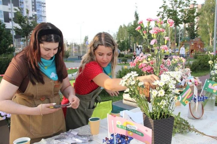 «Курше»: «Көньяк Парк» халкы 125 төсле чәчәк бәйләме ясады