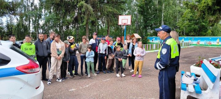 Дети с ограниченными возможностями узнали о работе ГАИ