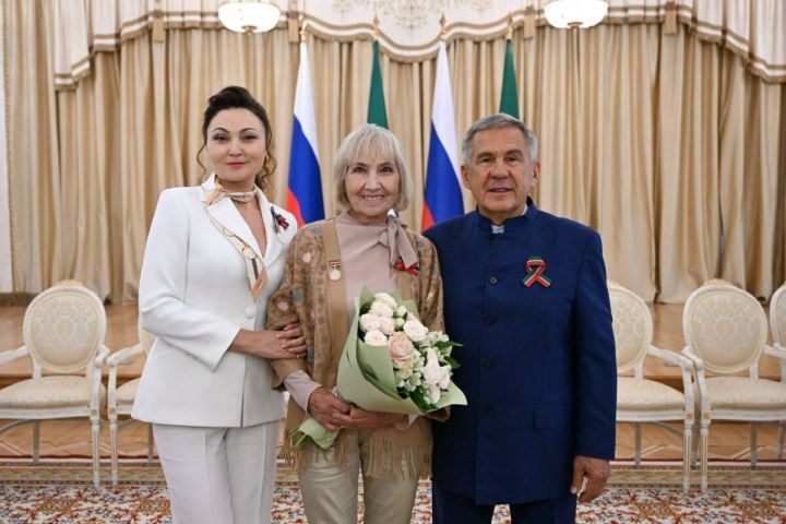 Tatarstan Today алып баручысы Динә Газалиевага «Фидакарь хезмәт өчен» медале тапшырылды