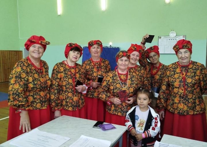 Голосует Орел — с песнями и шутками