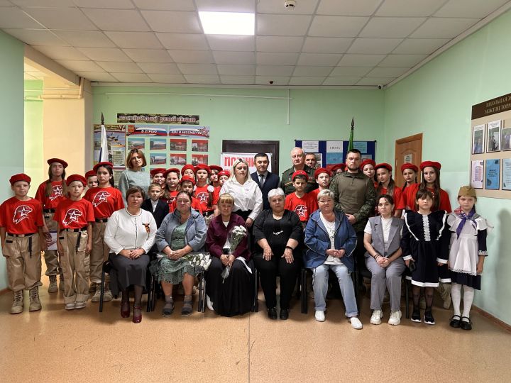 В Лаишевской школе №3 торжественно открыли экспозицию «Наши выпускники — участники СВО»