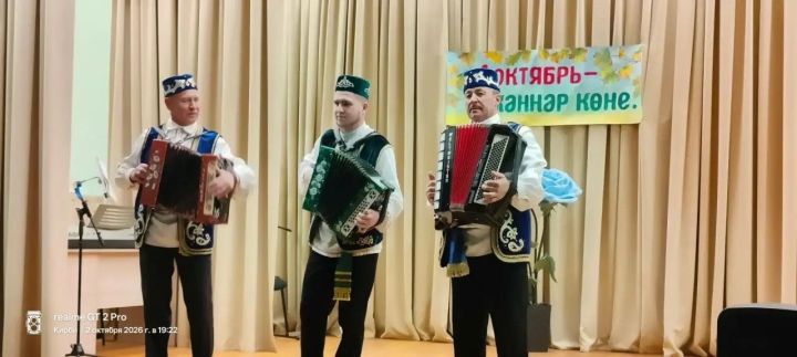В честь Дня пожилых людей в Кирбях организовали чаепитие и концерт