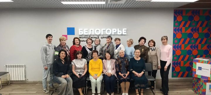 Песни юности и стихи за чаем стали лучшим подарком ко Дню пожилых