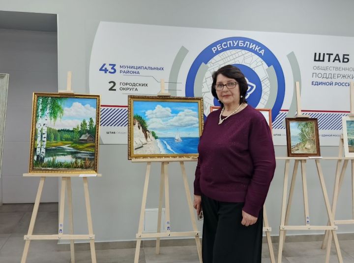 Картины Елены Дильмеевой вызвали интерес среди казанских ценителей искусства