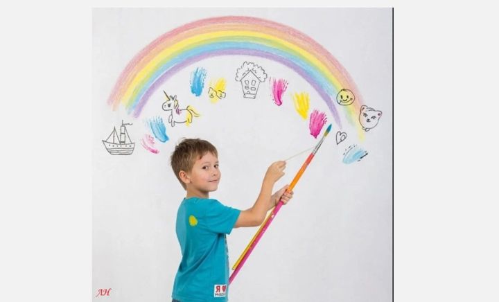 Детские рисунки — где дом светится, семья живёт, а Новый год ещё не ушёл