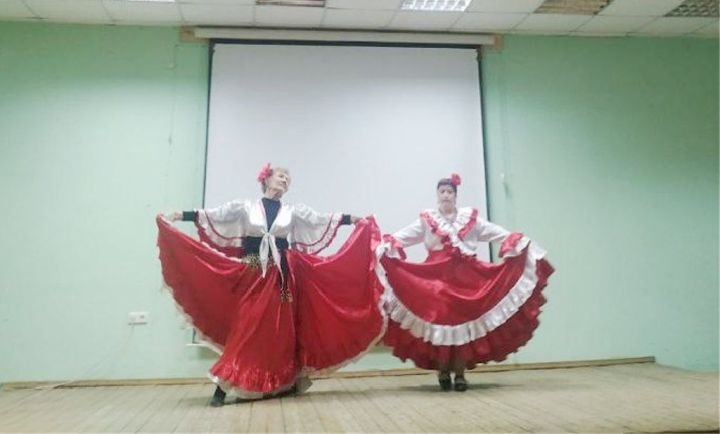 Мужской праздник зажёг зал: песни, танцы и слёзы благодарности