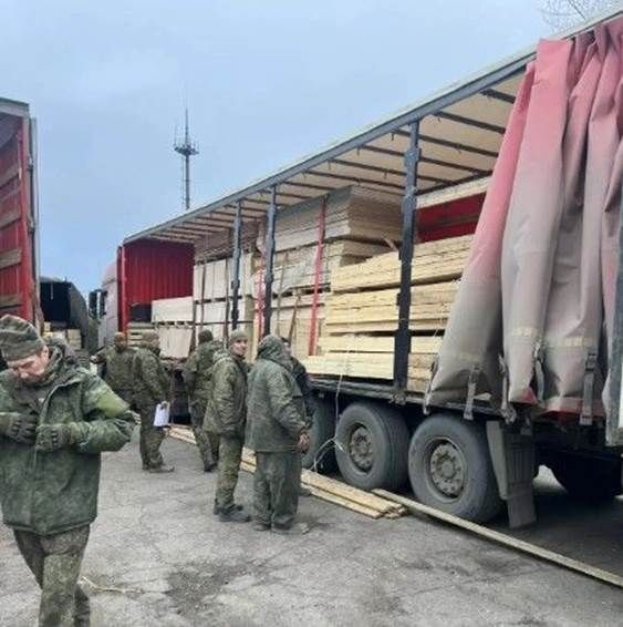 Сугышчылар оекбашлар, хатлар, техника һәм күңелгә җылы биргән «без сезне онытмадык» сүзләрен алдылар