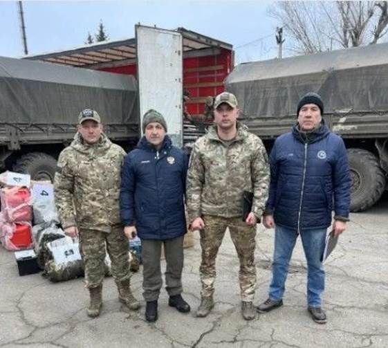 Сугышчылар оекбашлар, хатлар, техника һәм күңелгә җылы биргән «без сезне онытмадык» сүзләрен алдылар