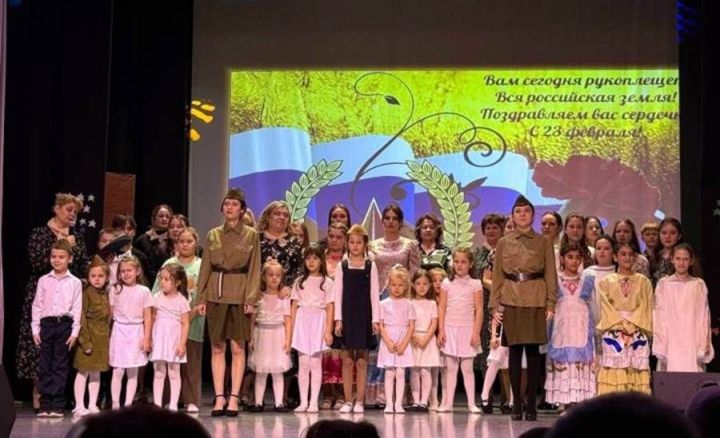 Никольский 23 февральне   җырлар белән каршы ала