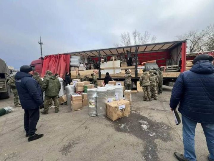 Сугышчылар оекбашлар, хатлар, техника һәм күңелгә җылы биргән «без сезне онытмадык» сүзләрен алдылар