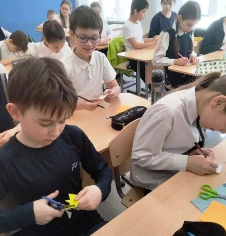 Комлы Ковал мәктәбе укучылары «Яктыр» (Засветись) акциясе уздырдылар