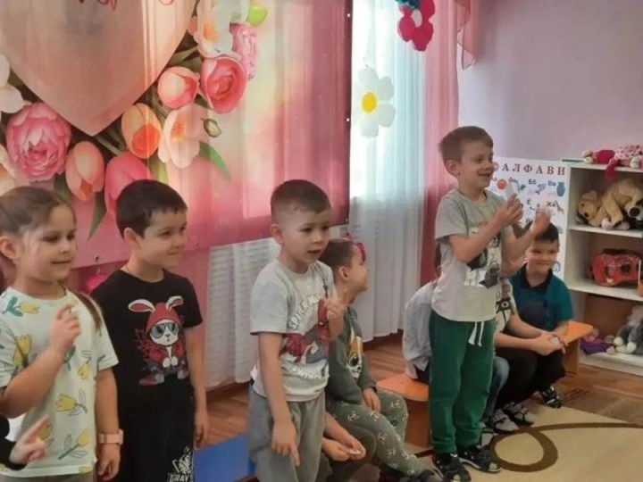 Орел мәктәбенең ЮИД отряды мәктәпкәчә яшьтәге балалар өчен юл хәрәкәте куркынычсызлыгы акциясе уздырды