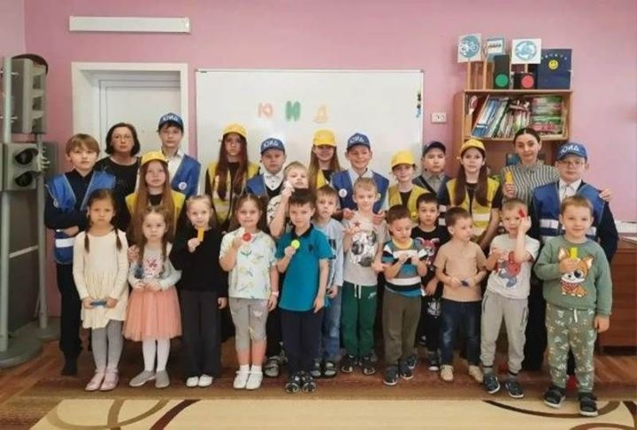Орел мәктәбенең ЮИД отряды мәктәпкәчә яшьтәге балалар өчен юл хәрәкәте куркынычсызлыгы акциясе уздырды