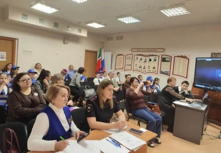 Пәрәү мәктәбендә ЮИД конкурсы: иң яхшы агитбригадалар аталды