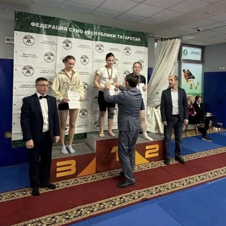 Лаеш районыннан сумочы Татарстан беренчелегендә көмеш медаль яулады