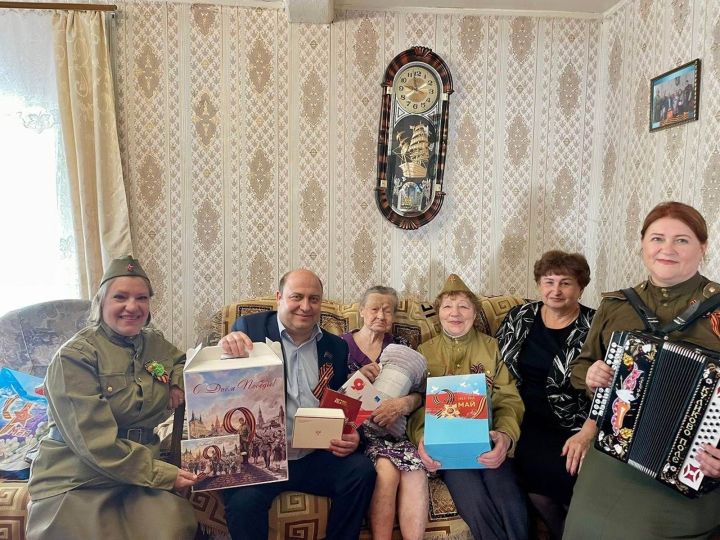 Лаеш районында бер ветеран һәм тыл хезмәткәре дә игътибардан читтә калмады.