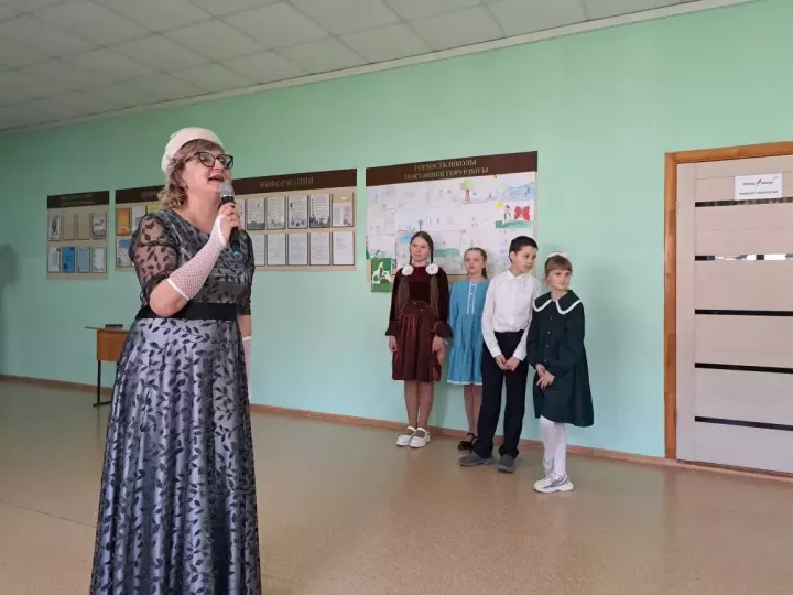 Бал на «Машине времени»: как в Лаишевской школе №3 оживили Золотой век