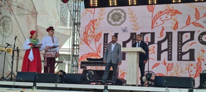 Лаеш районындагы «Каравон» бәйрәмендә республика бүләкләрен тапшырдылар
