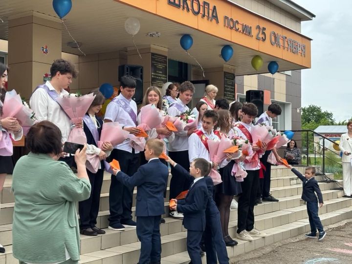 Выпускникам Лаишевского района пожелали доброго пути во взрослой жизни