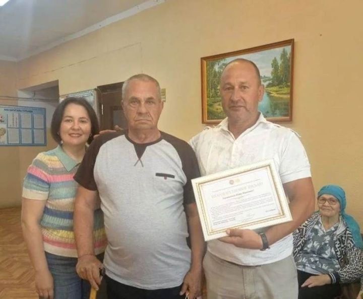 «Яратель» кошчылык фабрикасы ветераннары Татарстан авыл хуҗалыгын үстерүгә керткән өлешләре өчен тантаналы рәвештә бүләкләнде